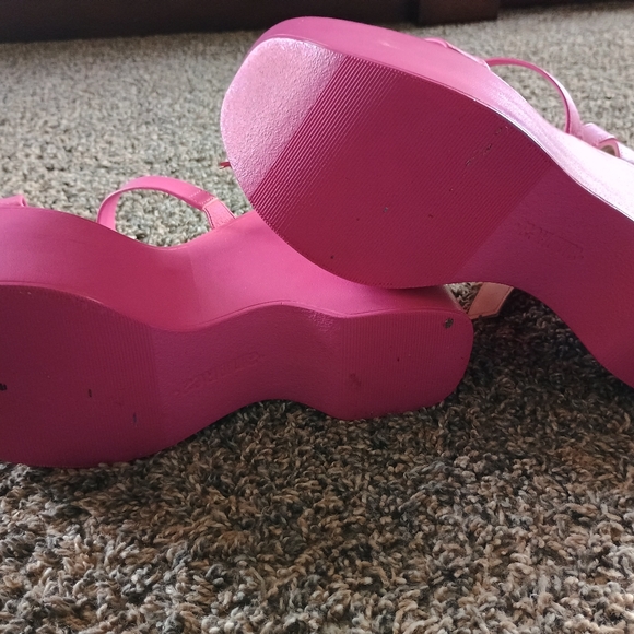 Platform - Picture 5 of 5